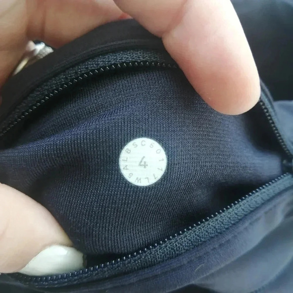 Lululemon Tight Stuff Tights II Leggings 25" in Navy with Silver Scallop Hem 4 - Picture 14 of 16